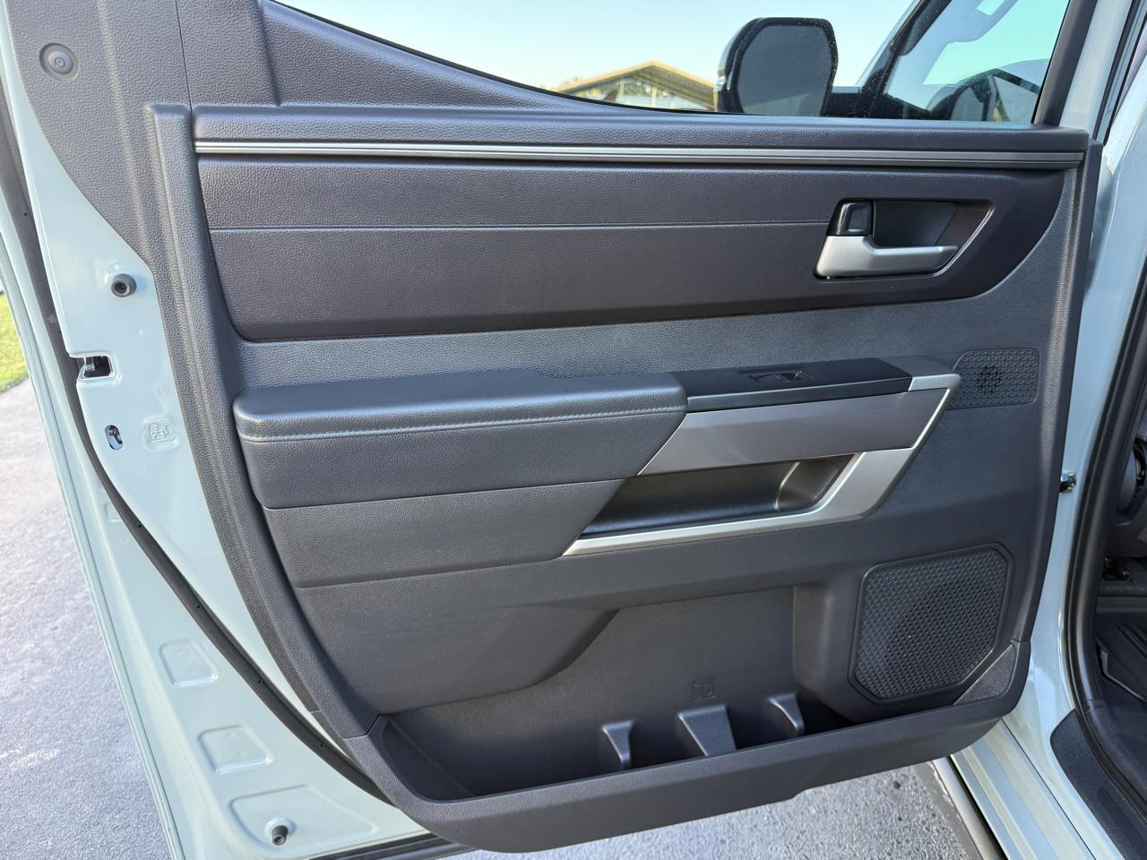 Toyota Tundra SR5 CrewMax 4WD 2024