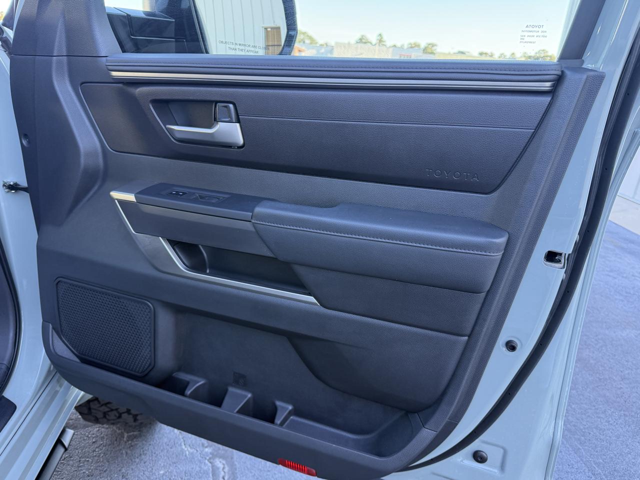 Toyota Tundra SR5 CrewMax 4WD 2024