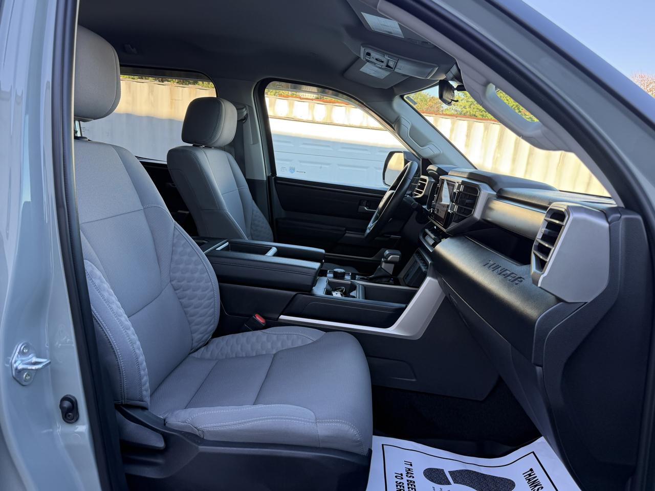 Toyota Tundra SR5 CrewMax 4WD 2024
