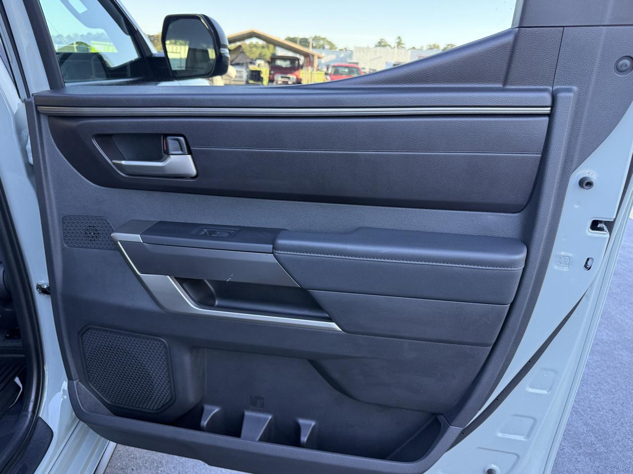 Toyota Tundra SR5 CrewMax 4WD 2024