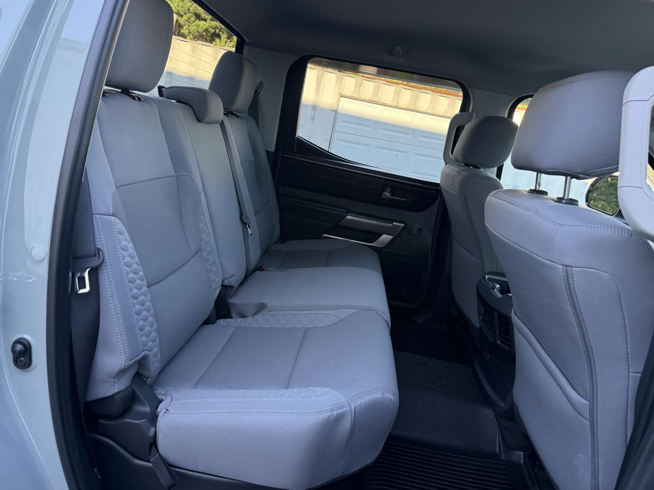 Toyota Tundra SR5 CrewMax 4WD 2024