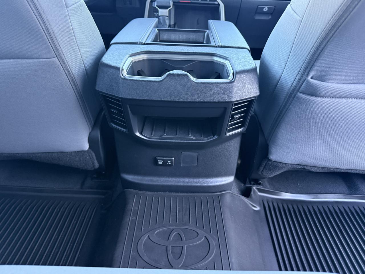 Toyota Tundra SR5 CrewMax 4WD 2024