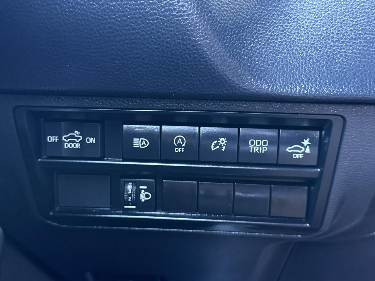 Toyota Tundra SR5 CrewMax 4WD 2024