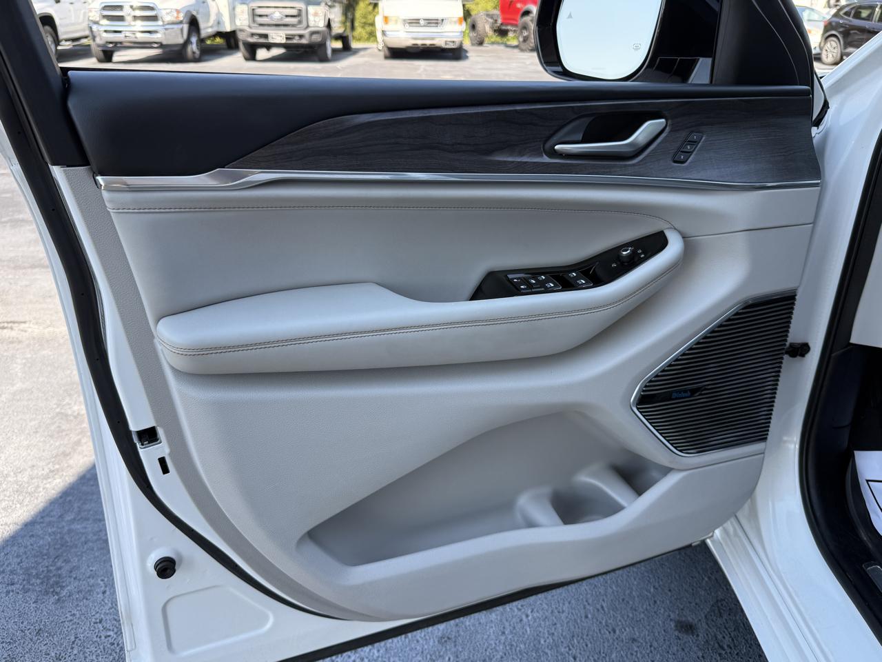 Jeep Grand Cherokee L Overland 2WD 2022