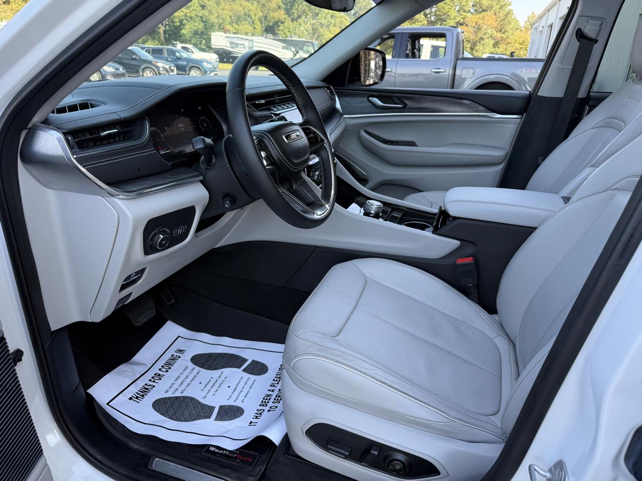 Jeep Grand Cherokee L Overland 2WD 2022