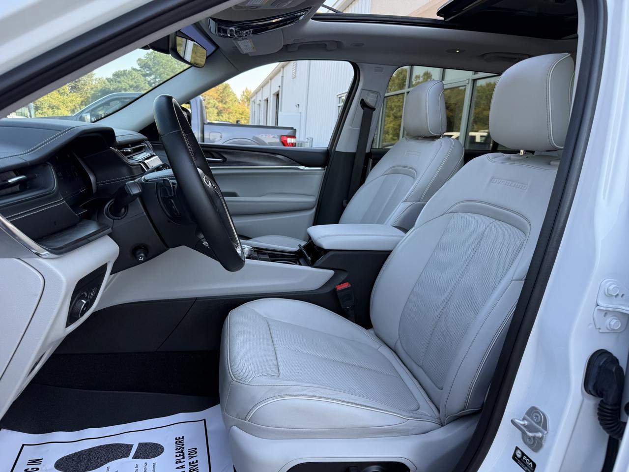 Jeep Grand Cherokee L Overland 2WD 2022