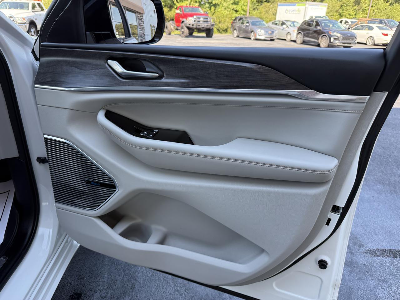 Jeep Grand Cherokee L Overland 2WD 2022