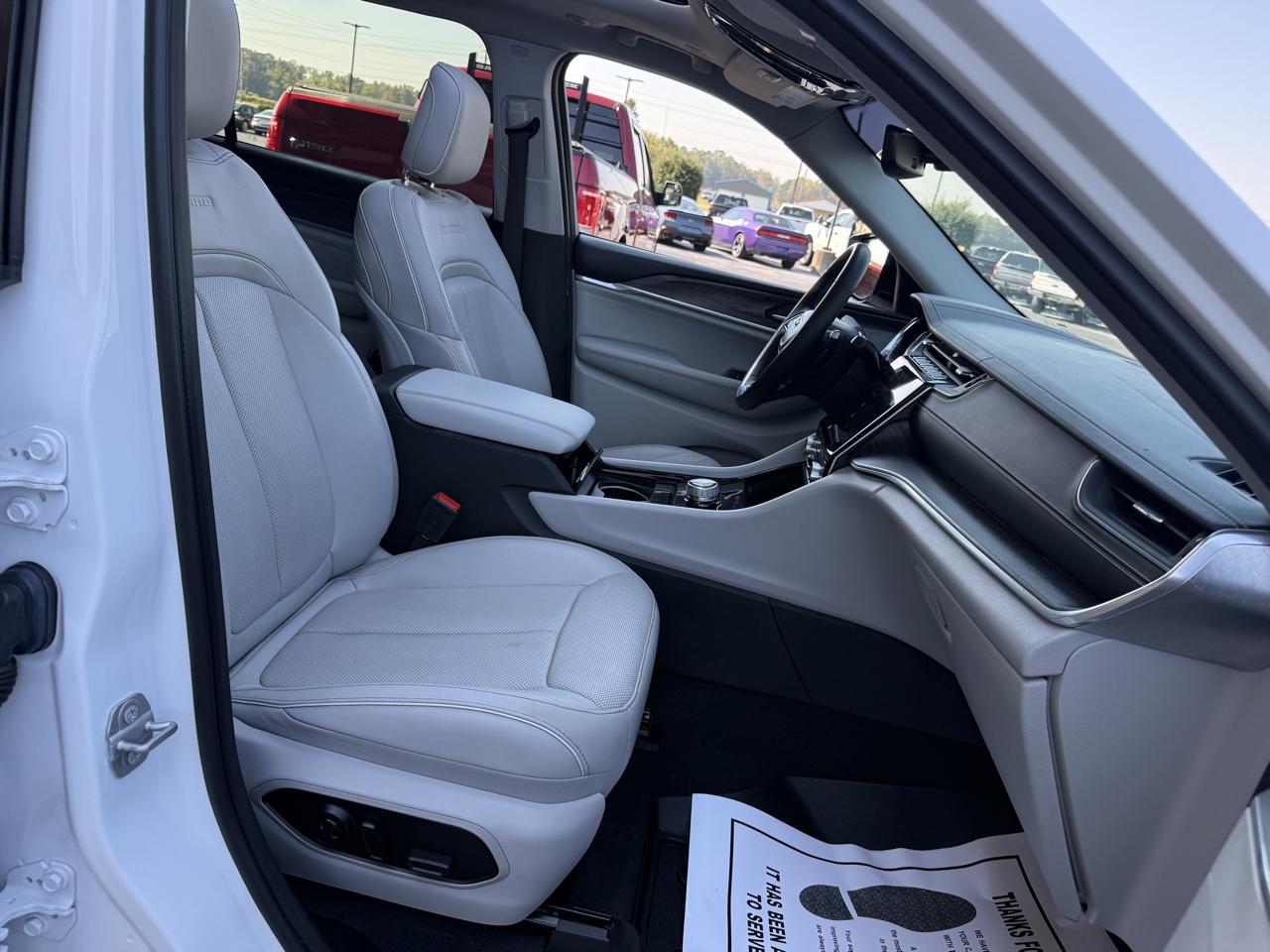 Jeep Grand Cherokee L Overland 2WD 2022