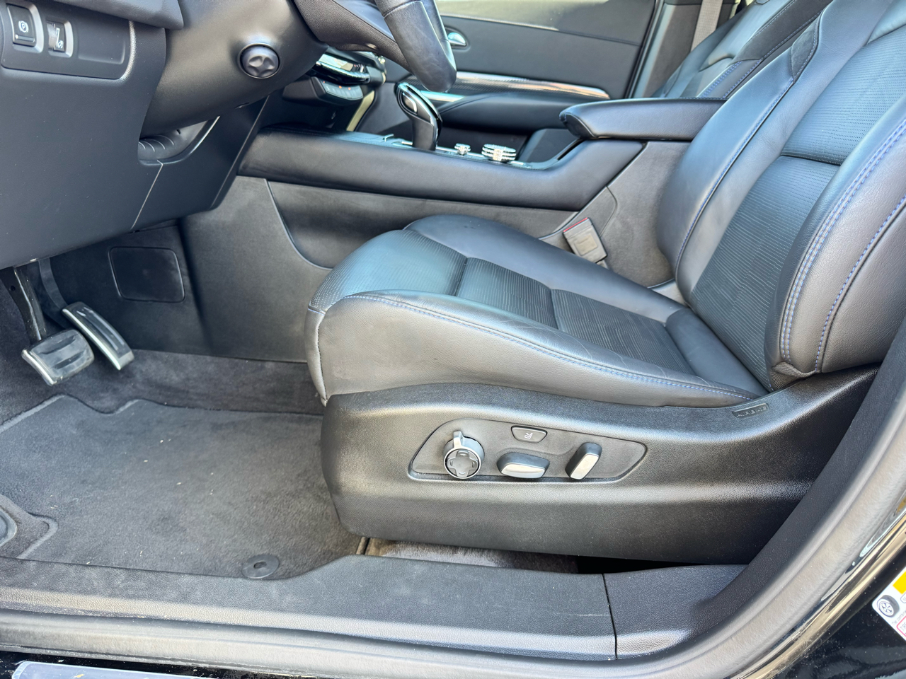 Cadillac XT4 FWD 4dr Sport 2024