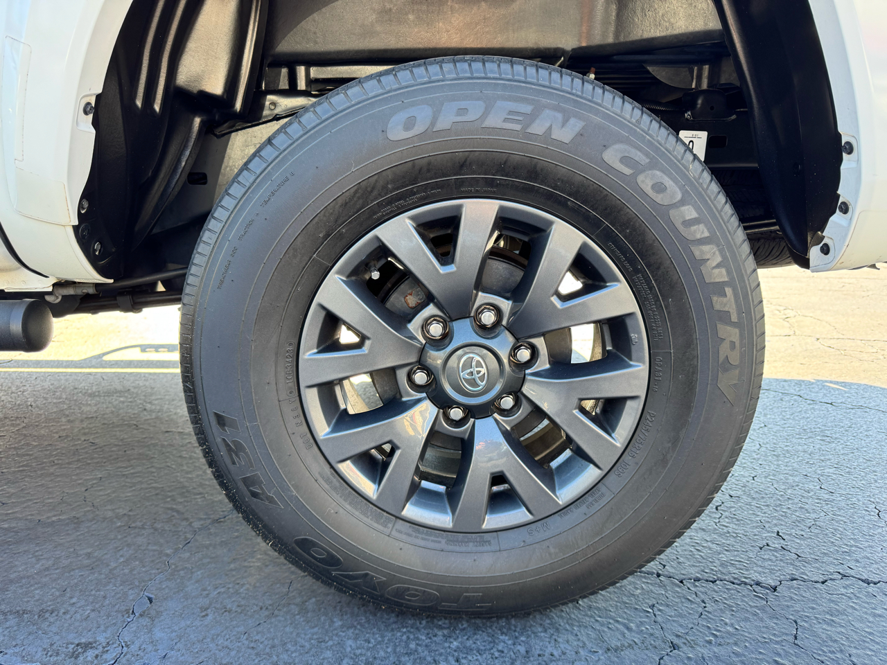 Toyota Tacoma 2WD SR5 Double Cab 5' Bed V6 AT (Natl) 2023