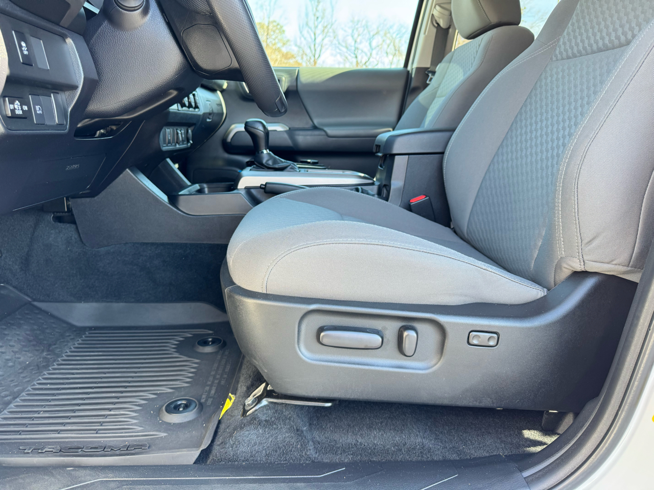 Toyota Tacoma 2WD SR5 Double Cab 5' Bed V6 AT (Natl) 2023