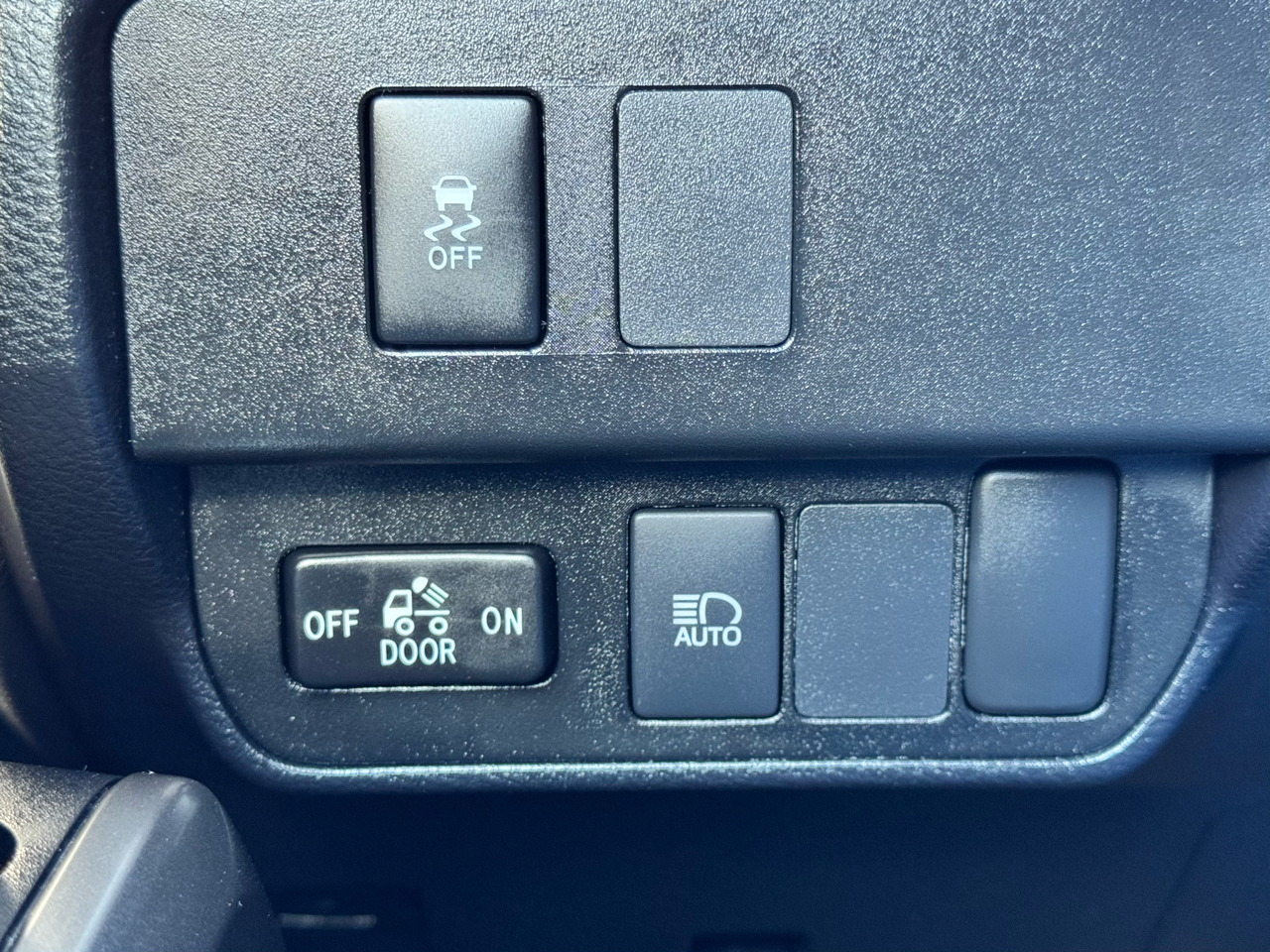 Toyota Tacoma 2WD SR5 Double Cab 5' Bed V6 AT (Natl) 2023