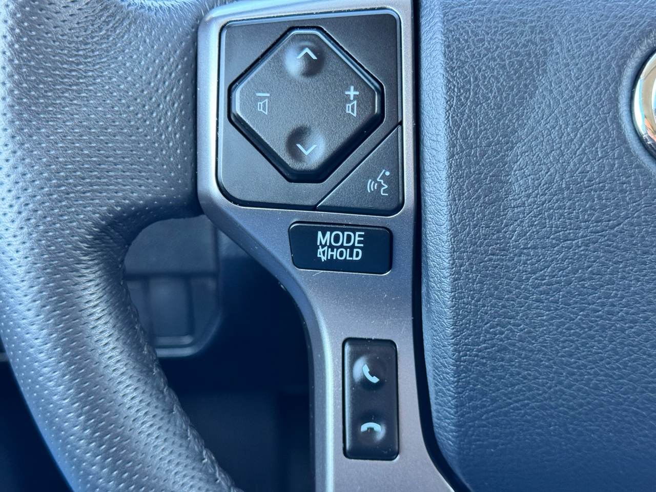 Toyota Tacoma 2WD SR5 Double Cab 5' Bed V6 AT (Natl) 2023