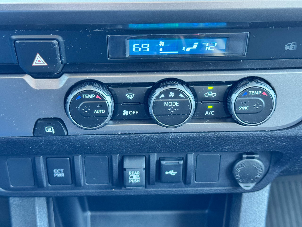 Toyota Tacoma 2WD SR5 Double Cab 5' Bed V6 AT (Natl) 2023