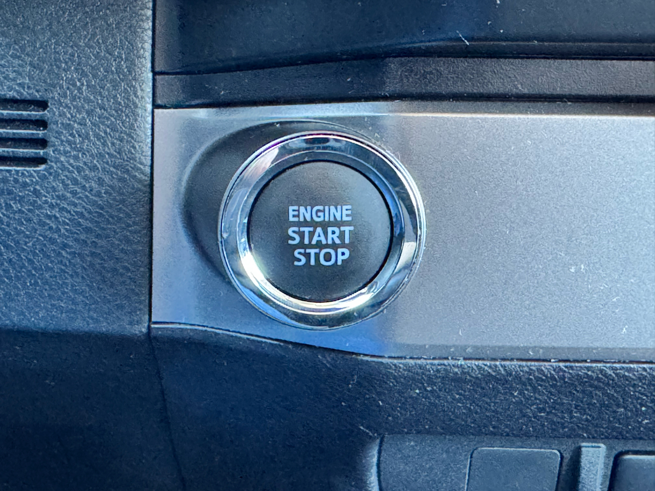 Toyota Tacoma 2WD SR5 Double Cab 5' Bed V6 AT (Natl) 2023