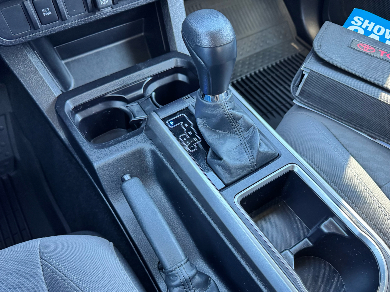 Toyota Tacoma 2WD SR5 Double Cab 5' Bed V6 AT (Natl) 2023