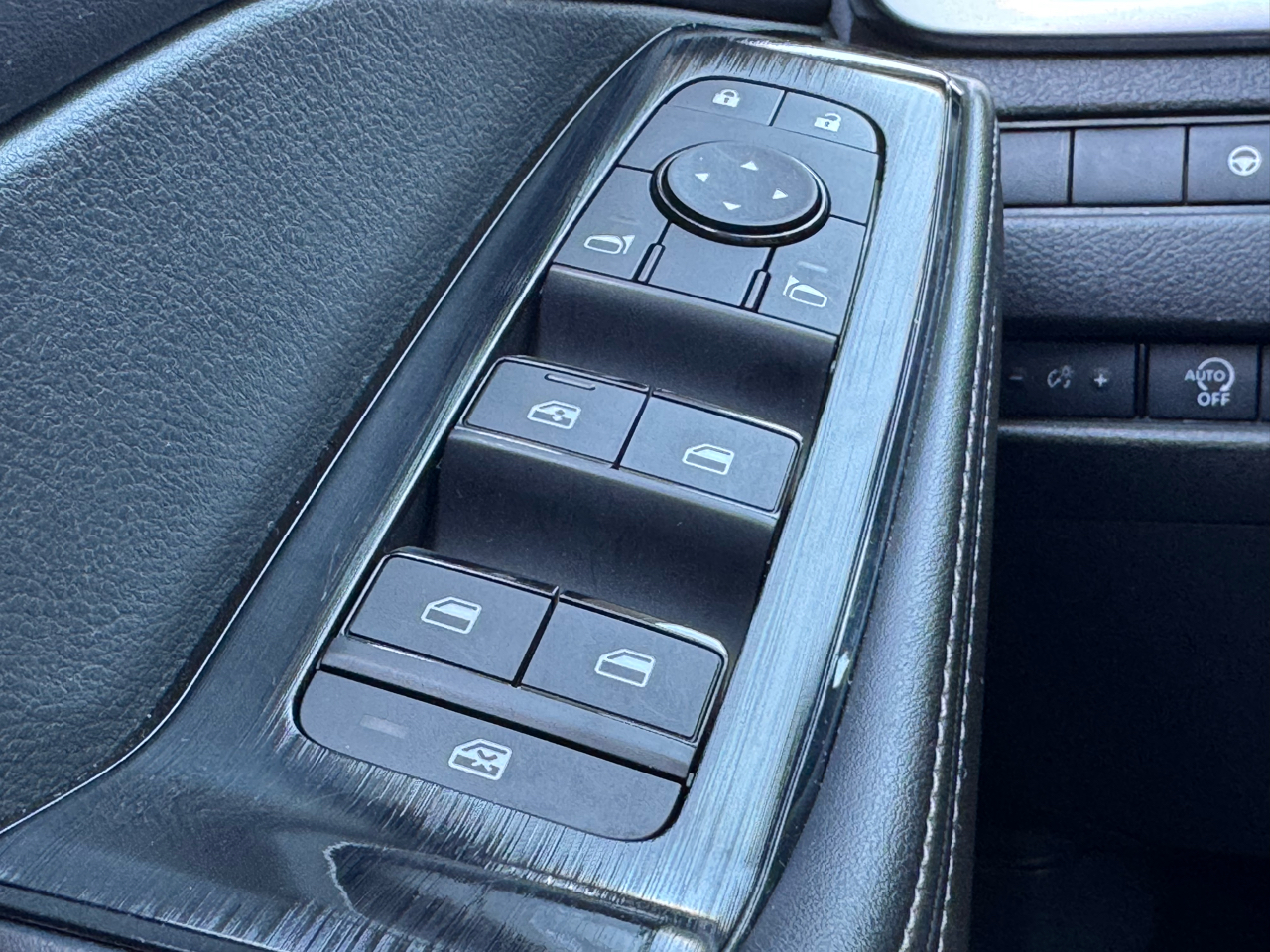 Nissan Rogue FWD SV 2024