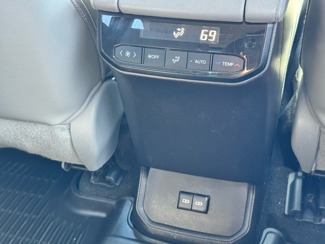 Toyota Highlander XLE FWD (Natl) 2023