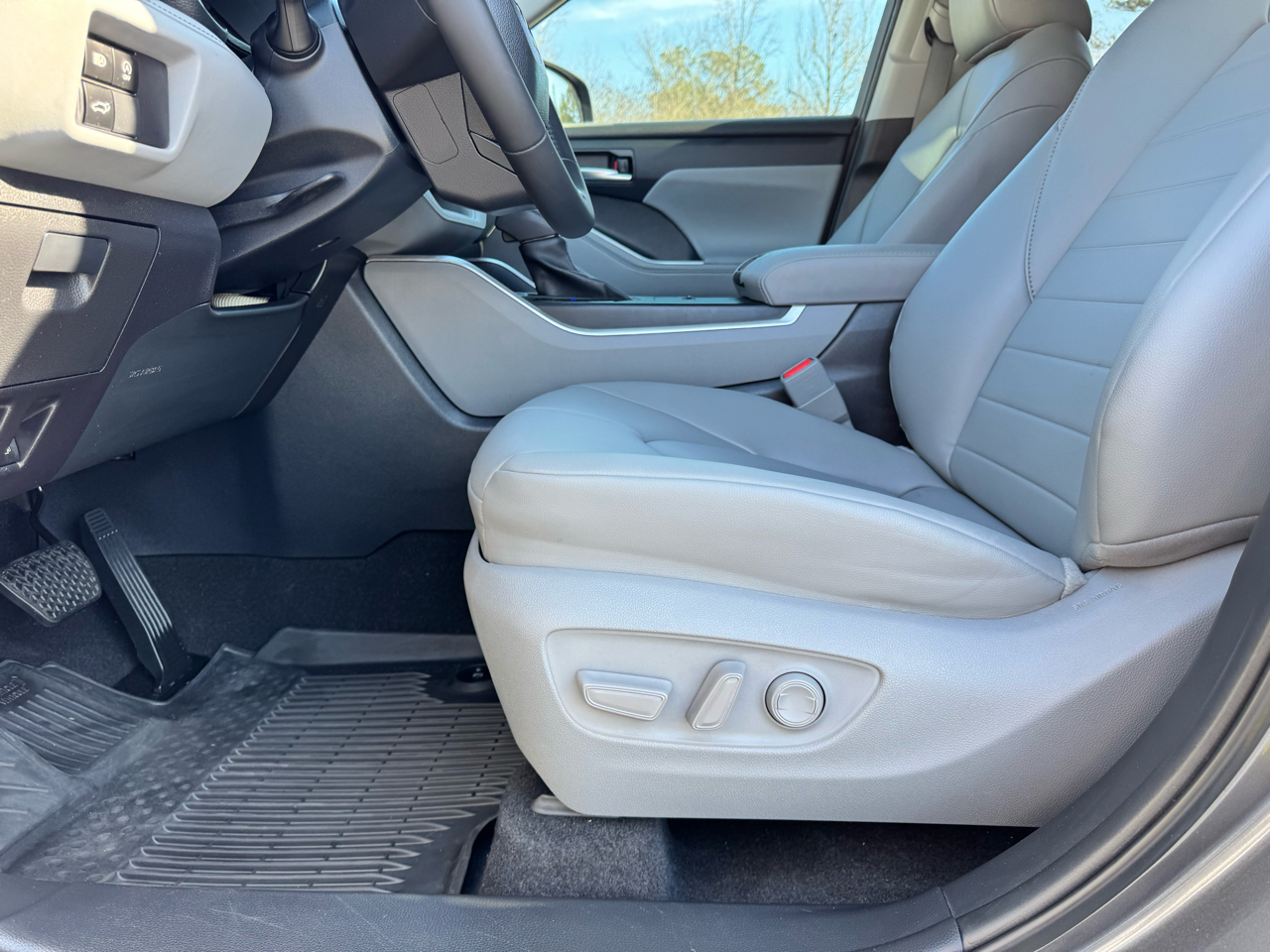 Toyota Highlander XLE FWD (Natl) 2023