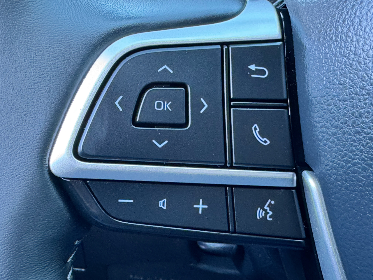 Toyota Highlander XLE FWD (Natl) 2023