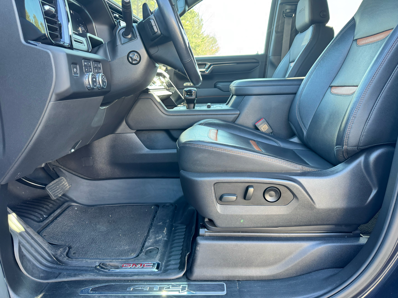 GMC Sierra 1500 4WD Crew Cab 147" AT4 2023