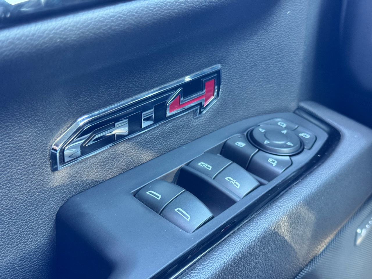 GMC Sierra 1500 4WD Crew Cab 147" AT4 2023