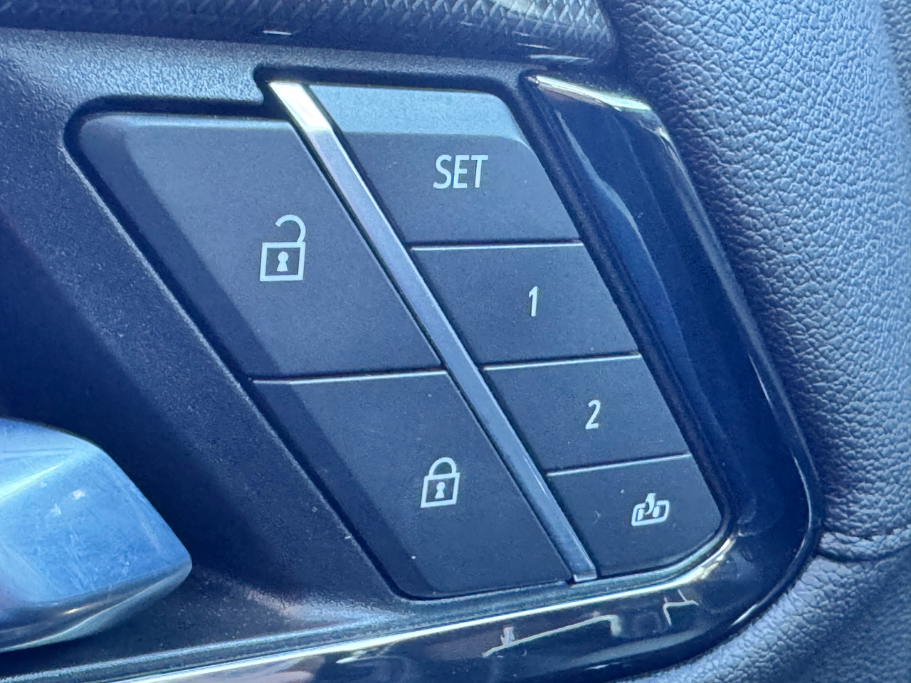 GMC Sierra 1500 4WD Crew Cab 147" AT4 2023