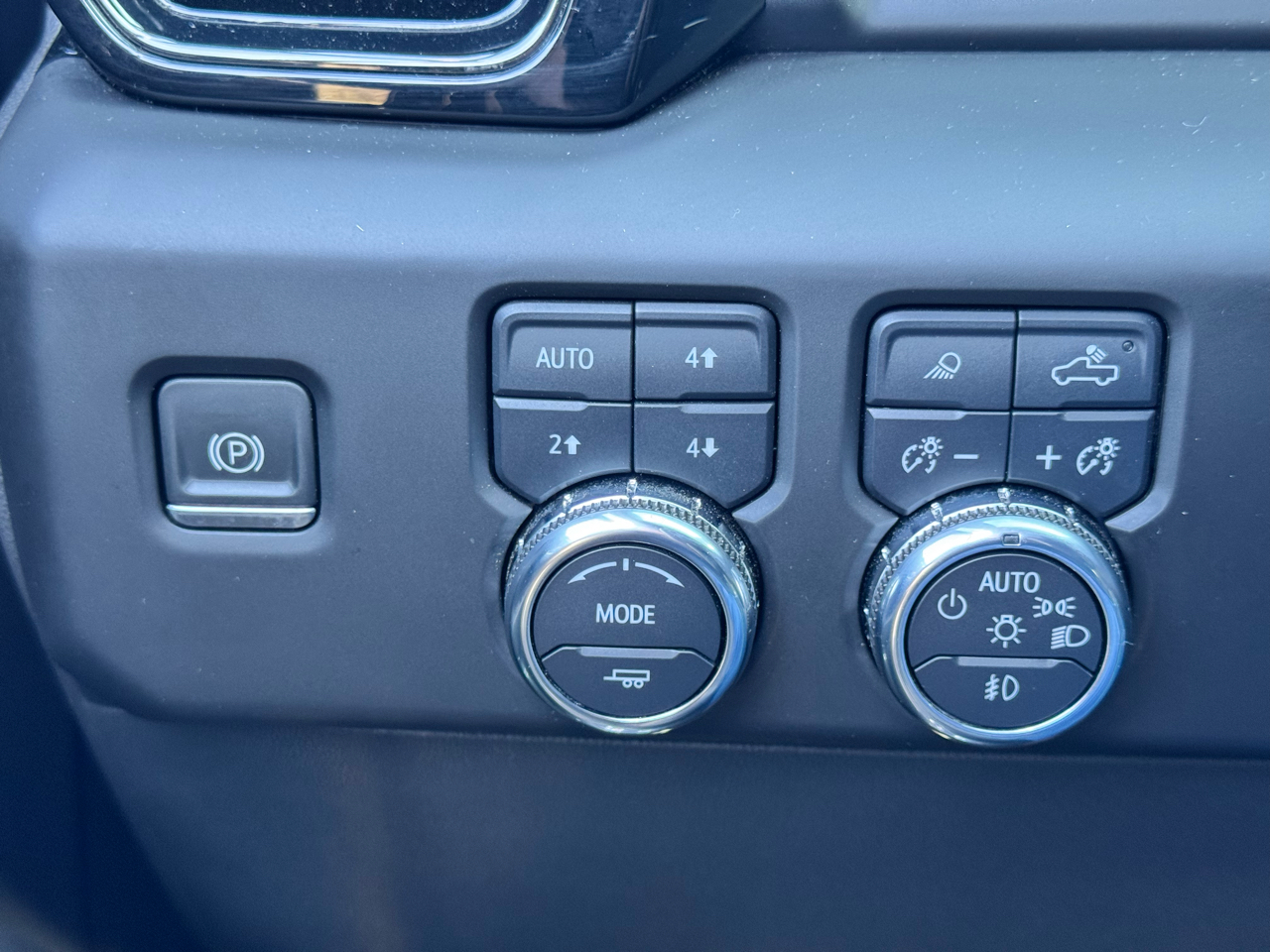 GMC Sierra 1500 4WD Crew Cab 147" AT4 2023