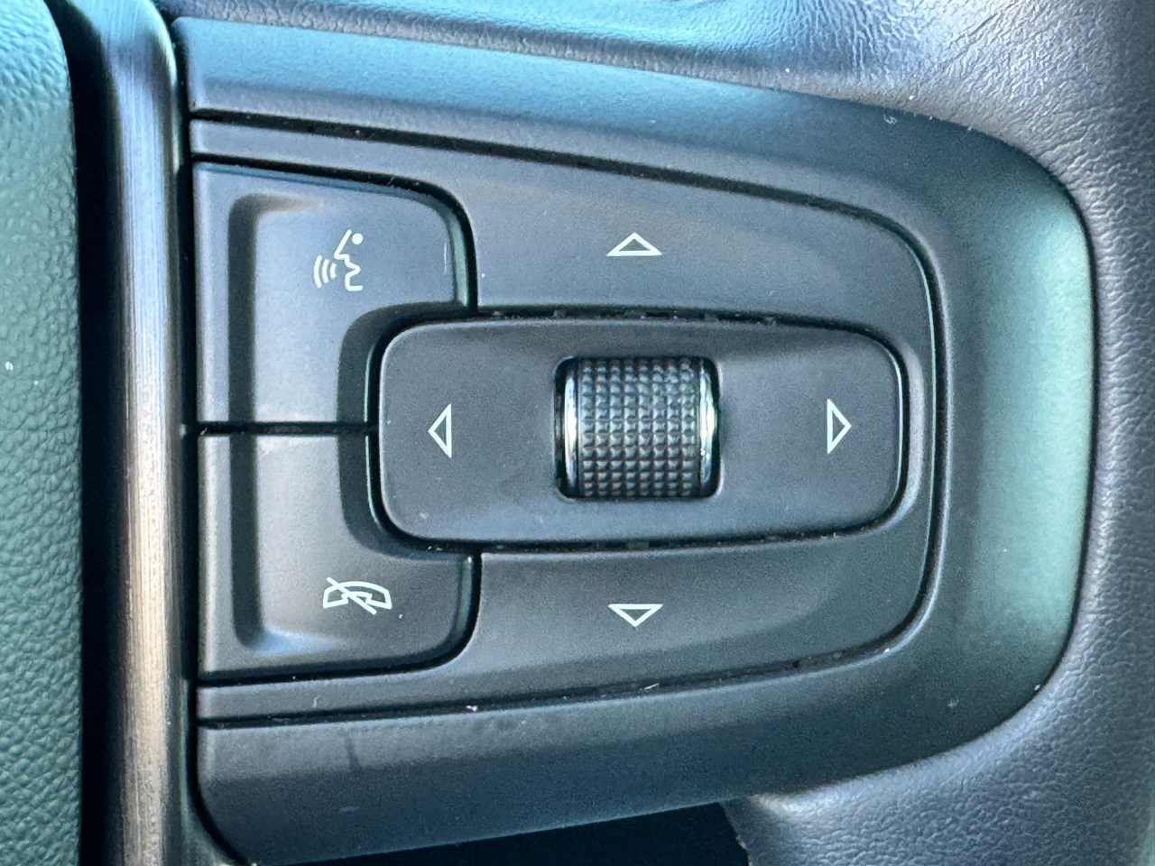 GMC Sierra 1500 4WD Crew Cab 147" AT4 2023