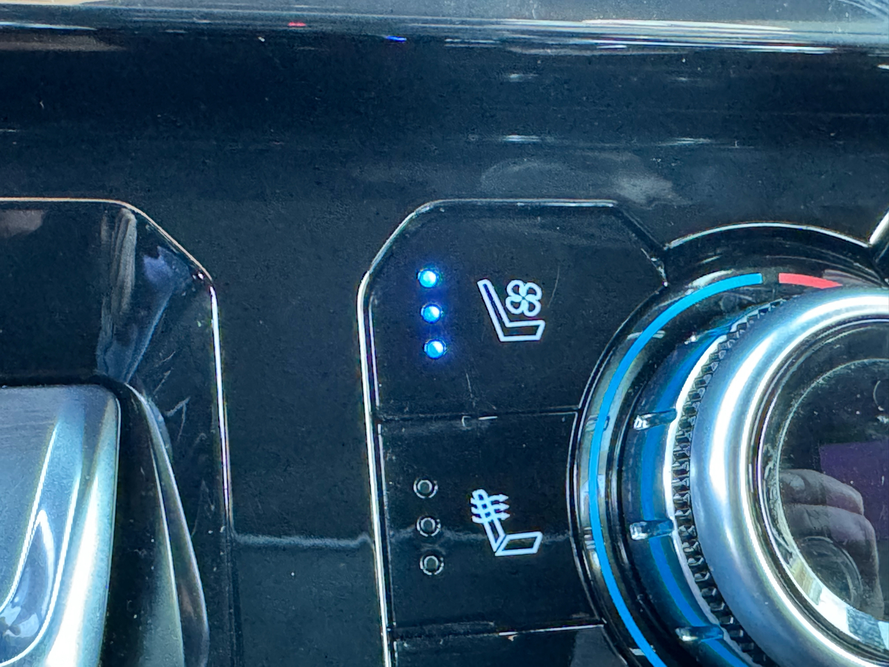 GMC Sierra 1500 4WD Crew Cab 147" AT4 2023