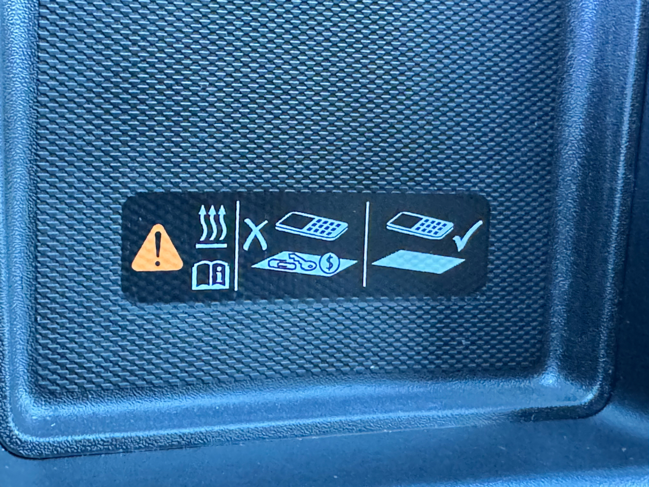 GMC Sierra 1500 4WD Crew Cab 147" AT4 2023