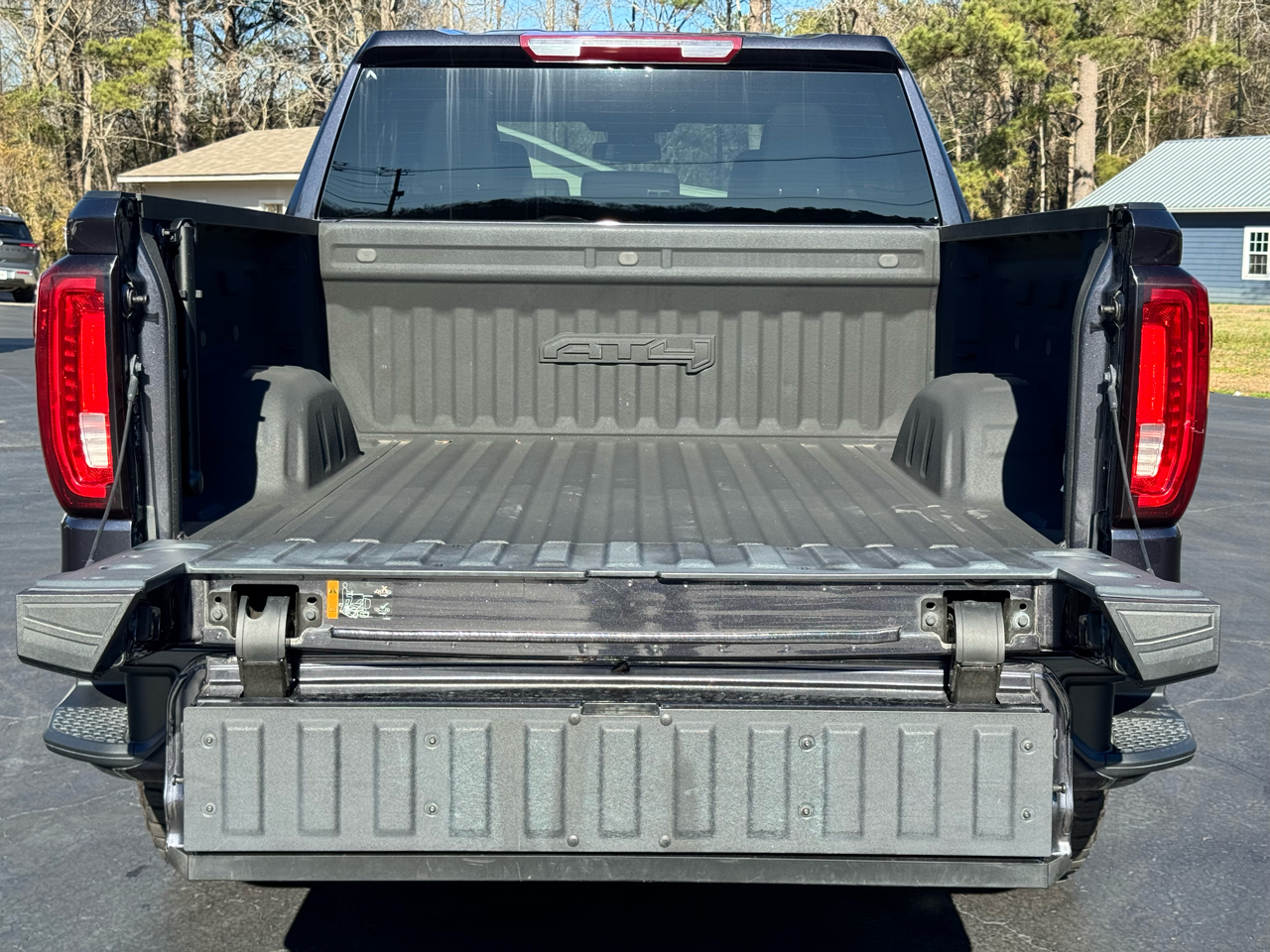 GMC Sierra 1500 4WD Crew Cab 147" AT4 2023