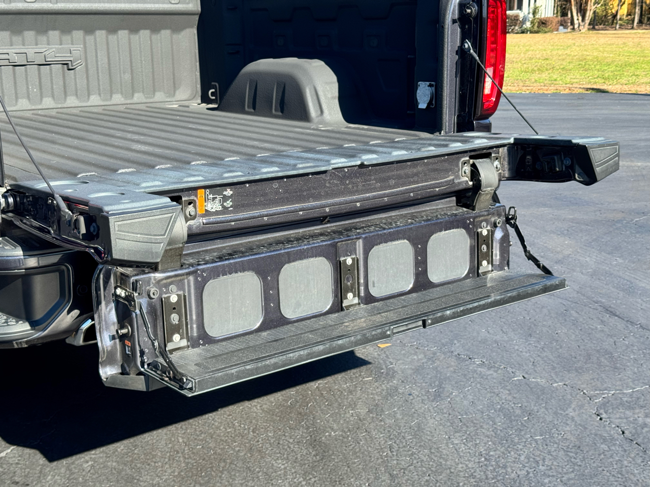 GMC Sierra 1500 4WD Crew Cab 147" AT4 2023