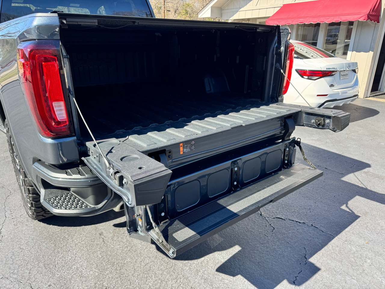 GMC Sierra 1500 4WD Crew Cab 147" AT4 2021