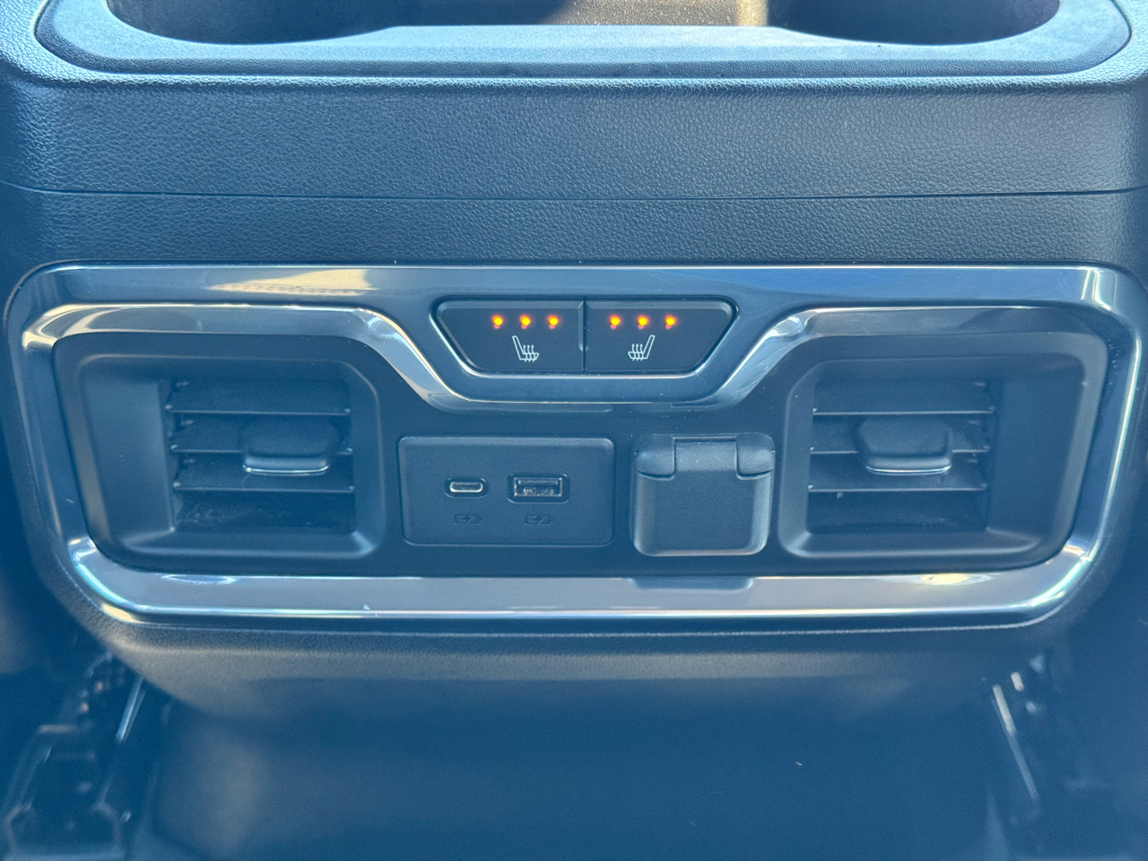 GMC Sierra 1500 4WD Crew Cab 147" AT4 2021