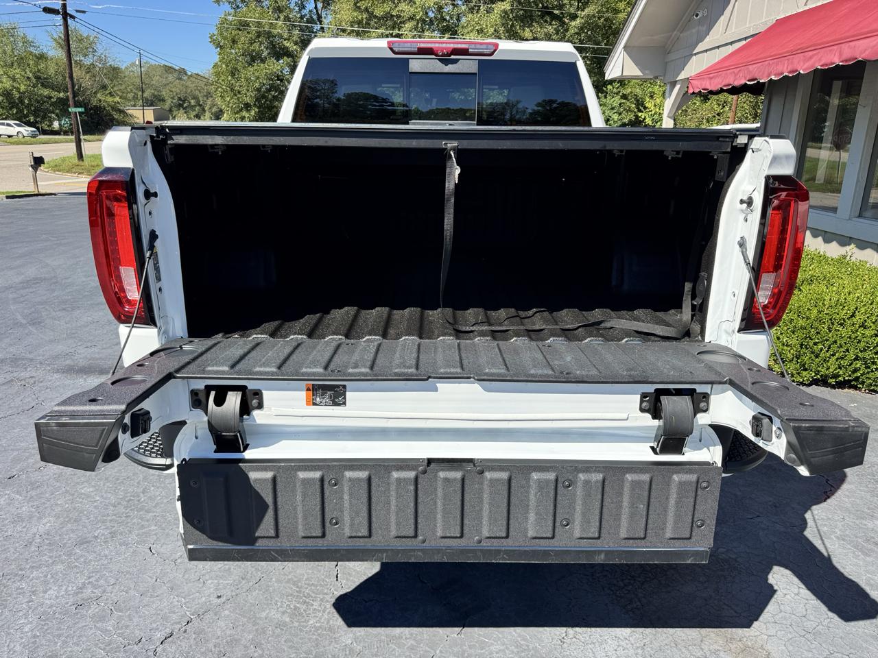 GMC Sierra 1500 4WD Crew Cab 147" AT4 2025