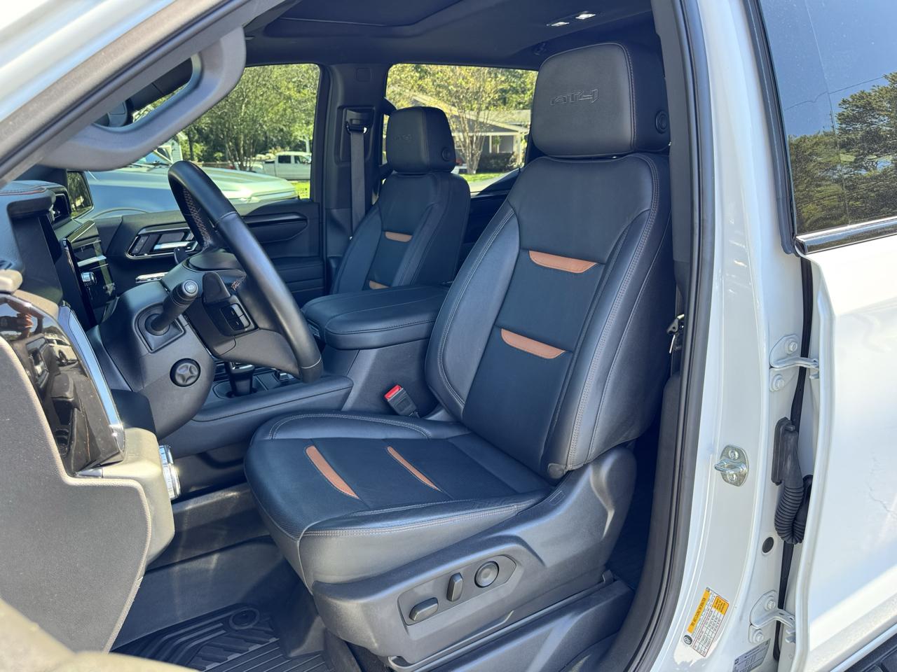 GMC Sierra 1500 4WD Crew Cab 147" AT4 2025