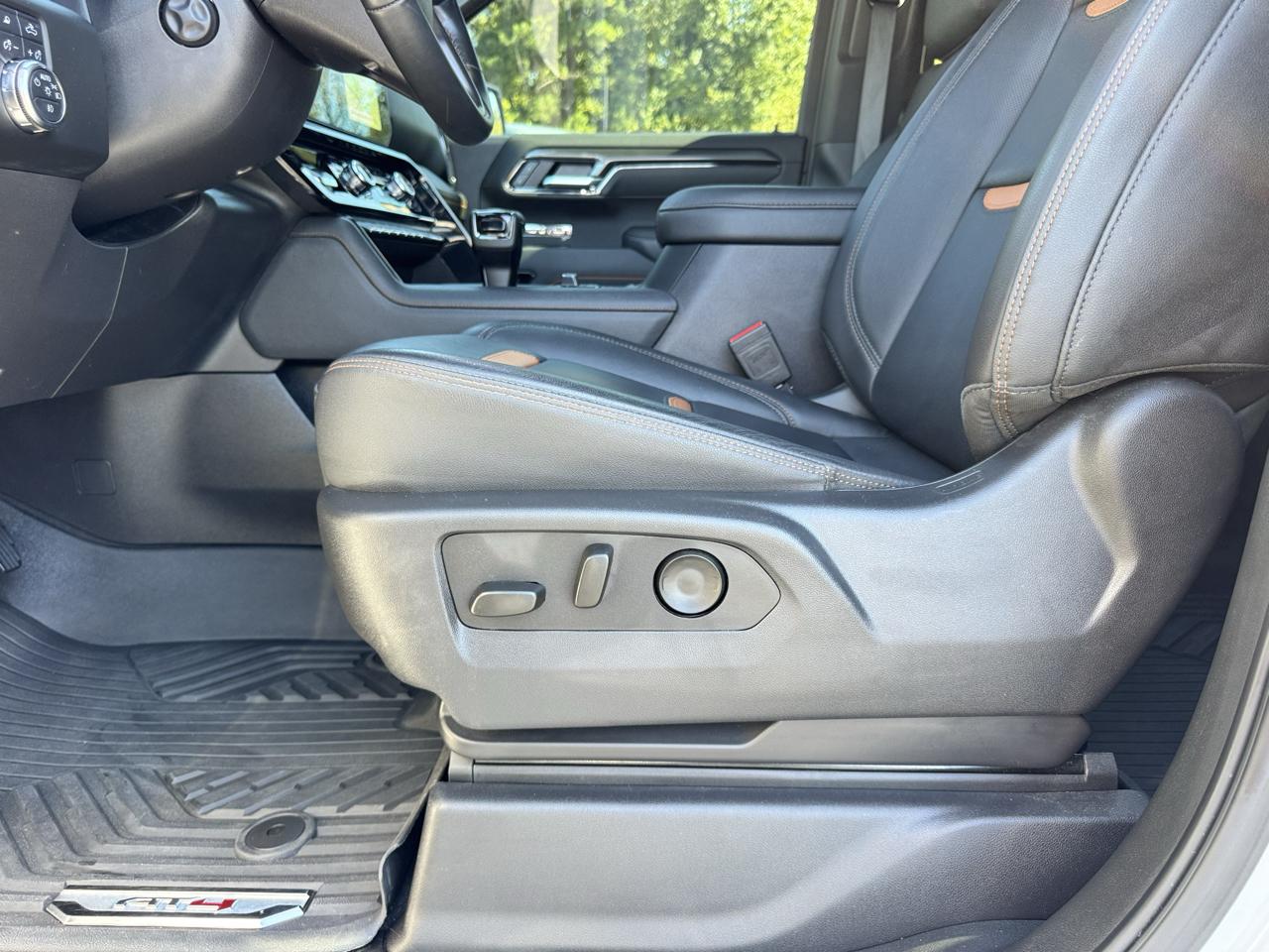 GMC Sierra 1500 4WD Crew Cab 147" AT4 2025