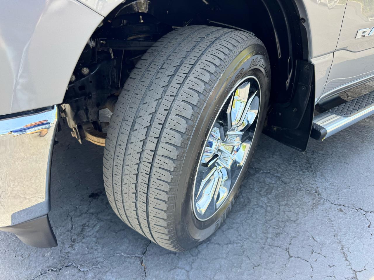 RAM 1500 Big Horn 4x4 Crew Cab 5'7" Box 2021