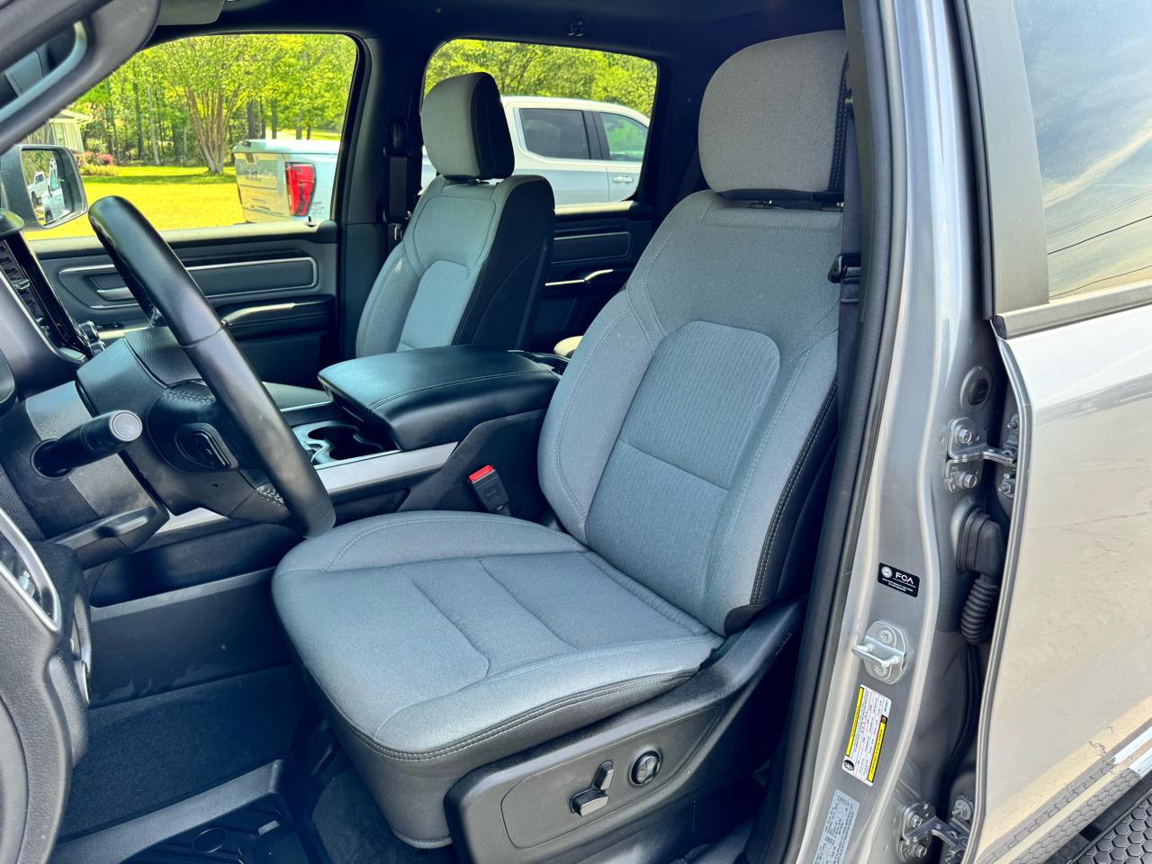 RAM 1500 Big Horn 4x4 Crew Cab 5'7" Box 2021