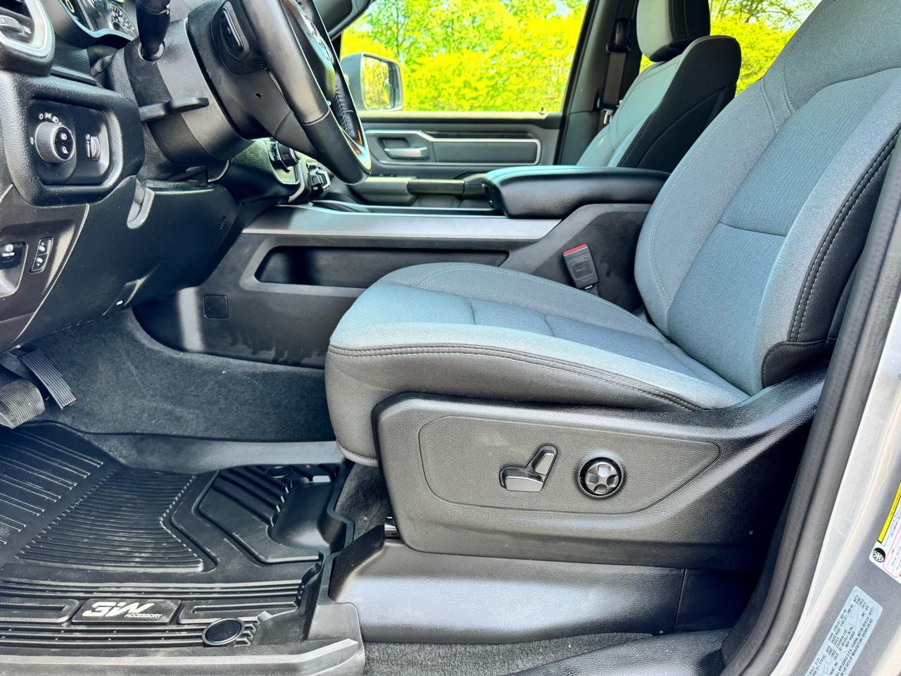 RAM 1500 Big Horn 4x4 Crew Cab 5'7" Box 2021