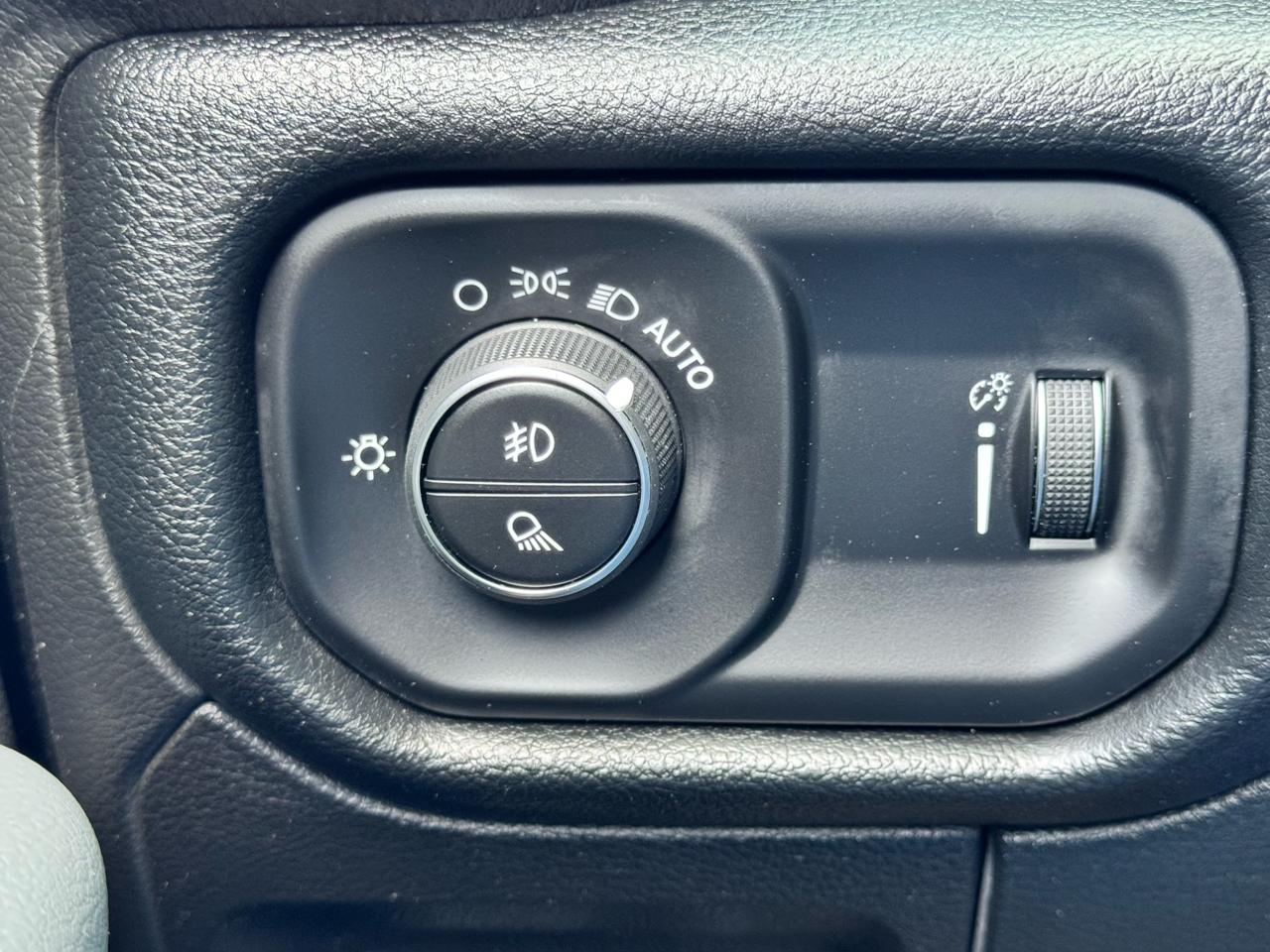 RAM 1500 Big Horn 4x4 Crew Cab 5'7" Box 2021