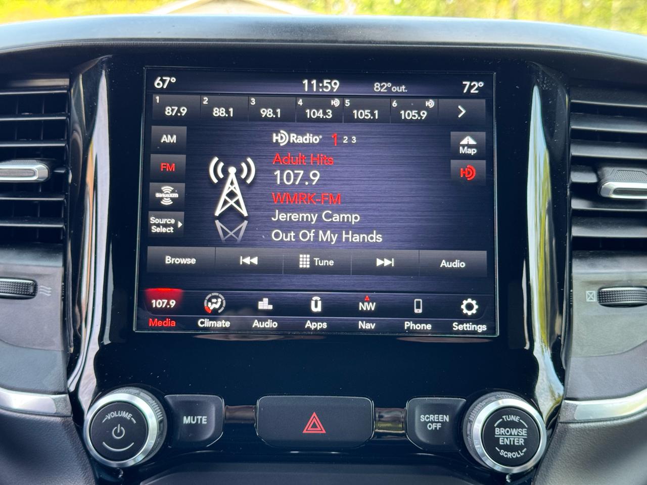 RAM 1500 Big Horn 4x4 Crew Cab 5'7" Box 2021