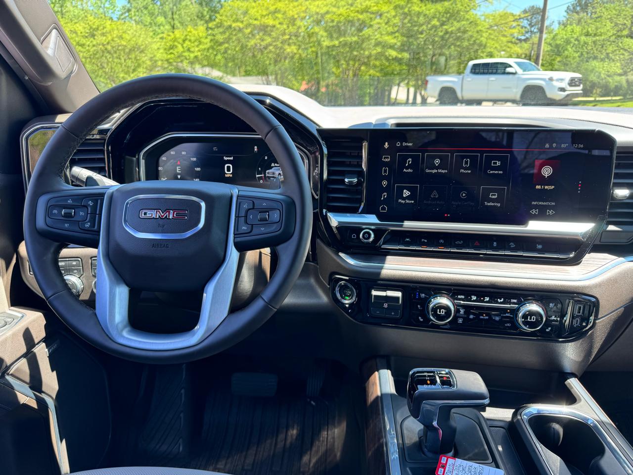 GMC Sierra 1500 4WD Crew Cab 147" SLT 2026