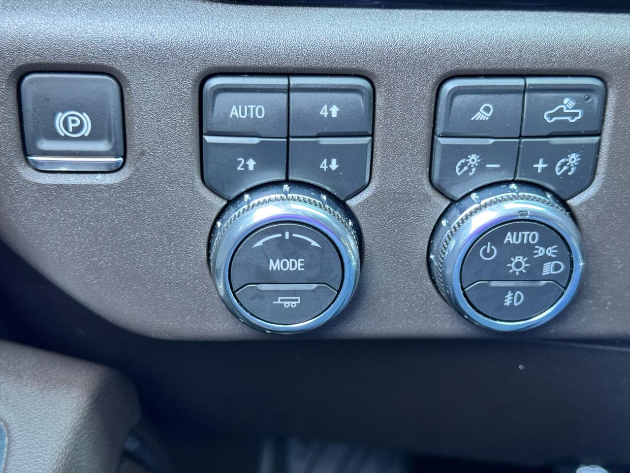 GMC Sierra 1500 4WD Crew Cab 147" SLT 2026