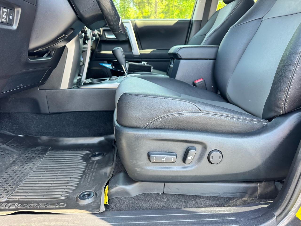 Toyota 4Runner SR5 Premium 2WD (Natl) 2023