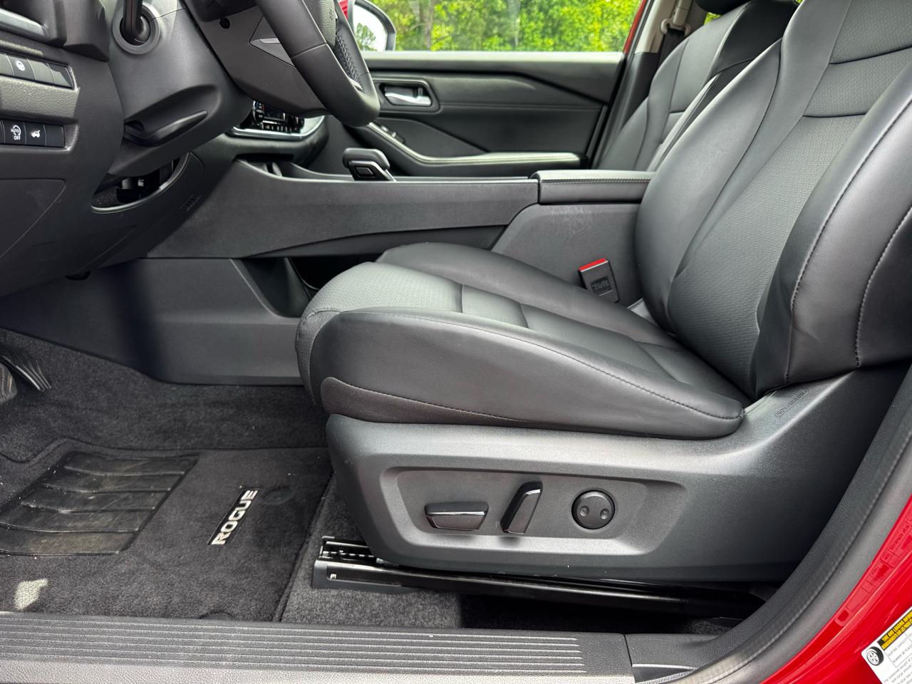 Nissan Rogue FWD SV *Ltd Avail* 2026