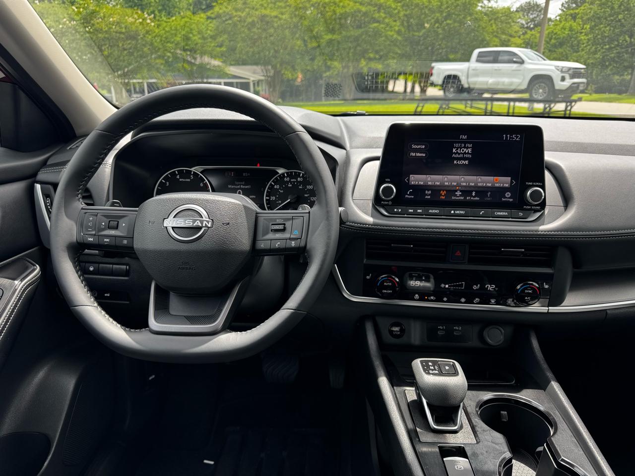Nissan Rogue FWD SV *Ltd Avail* 2026