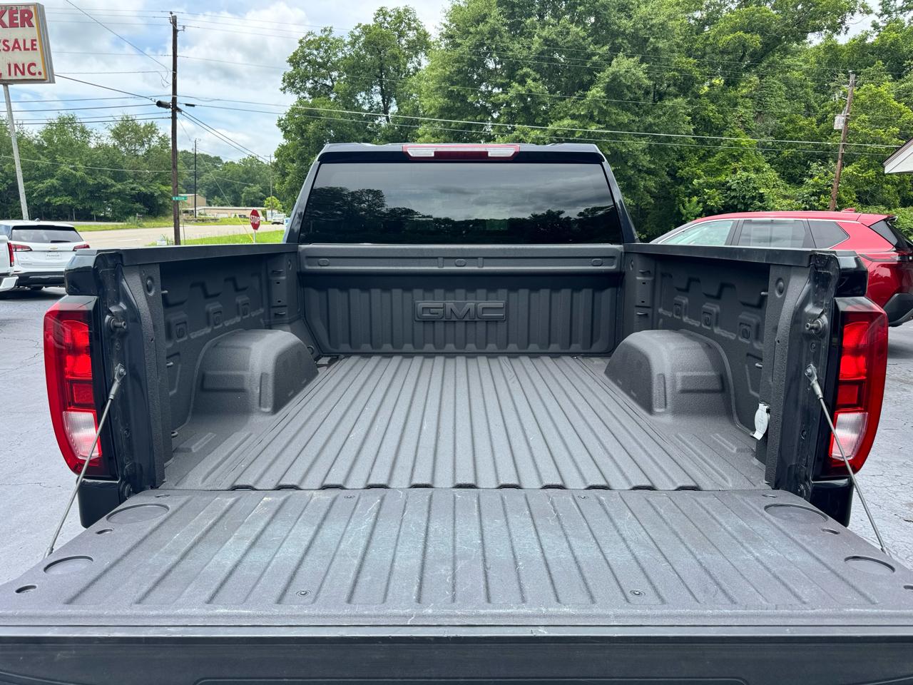 GMC Sierra 1500 4WD Crew Cab 147" SLE 2024