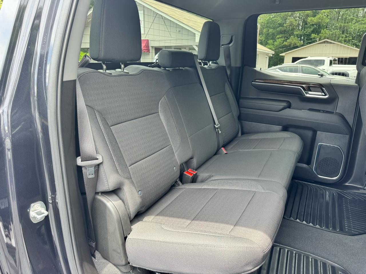 GMC Sierra 1500 4WD Crew Cab 147" SLE 2024